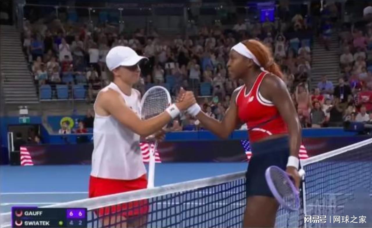 开云体育app下载-斯瓦泰克遭高芙横扫无碍冲冠,网友:芙妹应该给美男一人一个巴掌