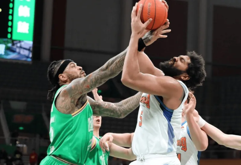 劳森全场9中2，三分3中0得到4分7篮板6助攻2抢断