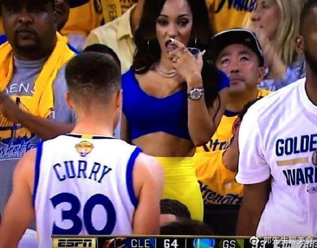 NBA女球迷有多疯狂？阿杜被熊抱，库里被撩，看到科比我服了！|奥尼尔|科比·布莱恩特|斯蒂芬·库里|凯文·杜兰特|科比-布莱恩特_新浪体育_新浪新闻