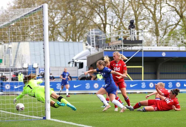 周末切尔西2:0曼城 蓝军妹子压倒蓝月亮妹子夺冠